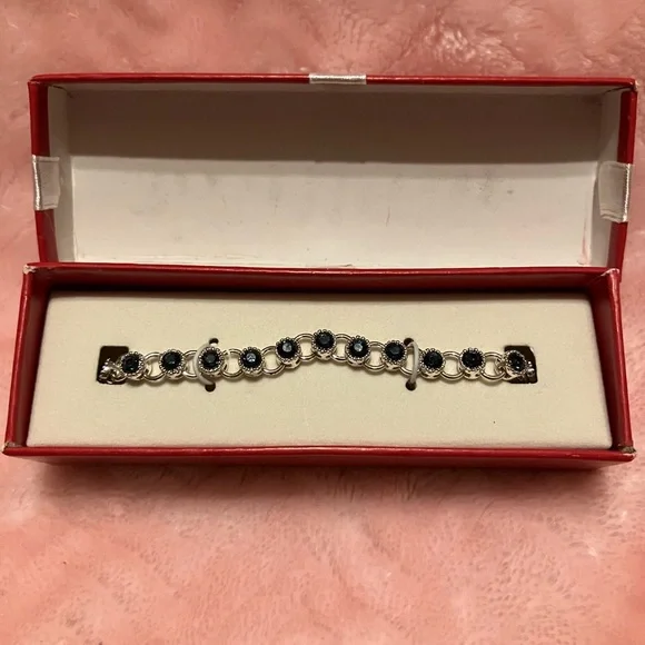Avon tennis bracelet - Picture 1 of 8